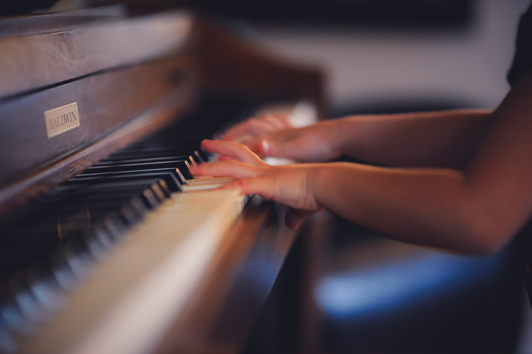 child-playing-piano